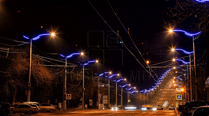 Feerie pe străzile capitalei. Cum arată Chişinăul nocturn în ajunul sărbătorilor de iarnă (GALERIE FOTO)