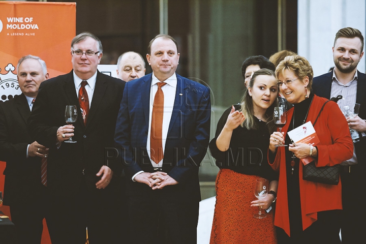 Licoarea lui Bachus, apreciată la cel mai înalt nivel. FOTOREPORTAJ de la Vernisajul Vinului