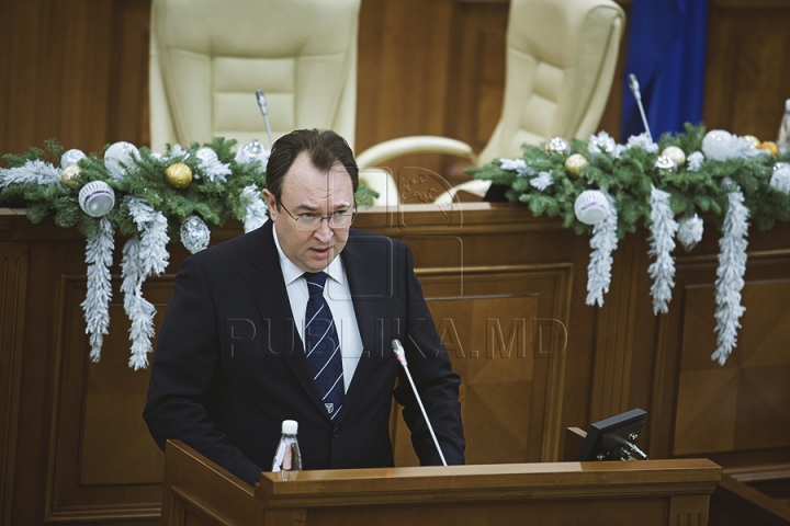 Emoţii şi voie bună la Parlament. Cum a demarat prima şedinţă a noului Legislativ (GALERIE FOTO)