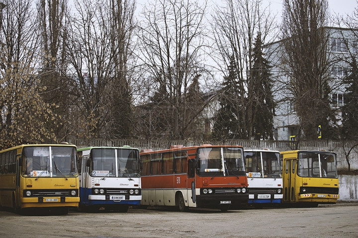 Calvarul mecanicilor de la parcul de autobuze din Chişinău (GALERIE FOTO)