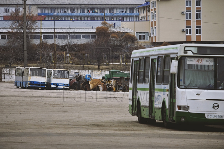 Calvarul mecanicilor de la parcul de autobuze din Chişinău (GALERIE FOTO)