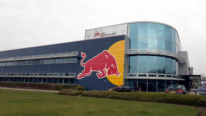 Echipa Red Bull Racing a rămas fără jumătate din trofee. Ce s-a întâmplat la sediul fabricii 