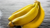 METODĂ INEDITĂ: Cum feliezi o banană fără să o decojești (VIDEO)