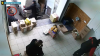 (VIDEO) Un bărbat este căutat de poliţie pentru escrocherie DETALII 