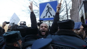 Proteste violente în Armenia! Oamenii cer ca autorul atacului sângeros să fie extrădat de Rusia