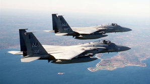 Americanii şi-au adus avioanele la graniţa Turciei şi au atacat poziţiile grupării "Statul Islamic"