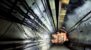 Trăiesc un film de GROAZĂ. Mii de oameni din Donețk își petrec zilele sub pământ (VIDEO)