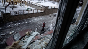 Tragedie la Doneţk. Un proiectil a nimerit într-o staţie de troleibuz aglomerată (VIDEO)