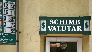 Cursul valutar stabilit de BNM oferă monedei americane o cotaţie RECORD