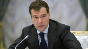 Rusia, AMENINŢATĂ de un colaps economic. Reacţia lui Dmitri Medvedev