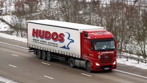 Ghinion pentru un şofer de TIR! Isprava moldoveanului pentru a nu fi reţinut de vameşi