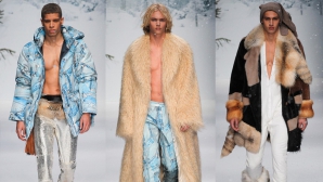 Spectacol la săptămâna modei de la Londra. Vedete celebre au admirat ţinutele (VIDEO)