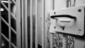 Un inspector de poliţie, reţinut de CNA. Omul legii riscă ani grei de închisoare