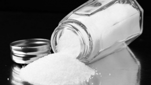 Prea multă sare dăunează sănătăţii! Condimentele care o pot înlocui