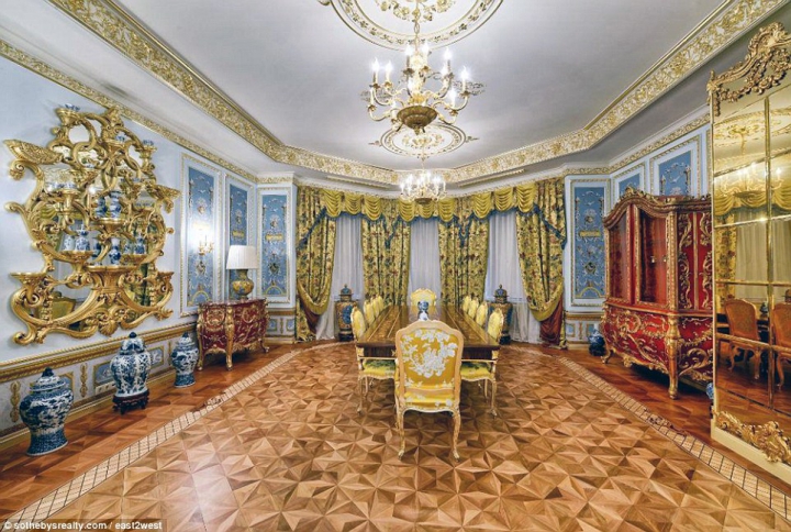 Unii ruşi îşi vând palatele de lux. Cât costă o casă de vis din cel mai select cartier al Rusiei (FOTO)