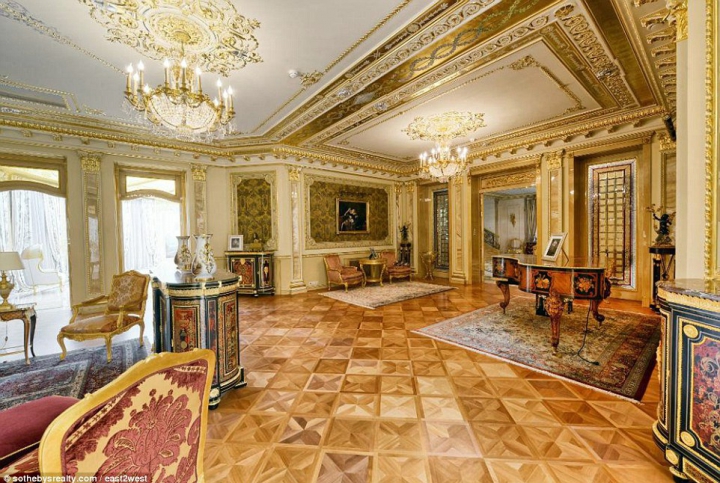 Unii ruşi îşi vând palatele de lux. Cât costă o casă de vis din cel mai select cartier al Rusiei (FOTO)