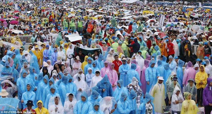 Număr RECORD de credincioşi la o slujbă oficiată de Suveranul Pontif (GALERIE FOTO)