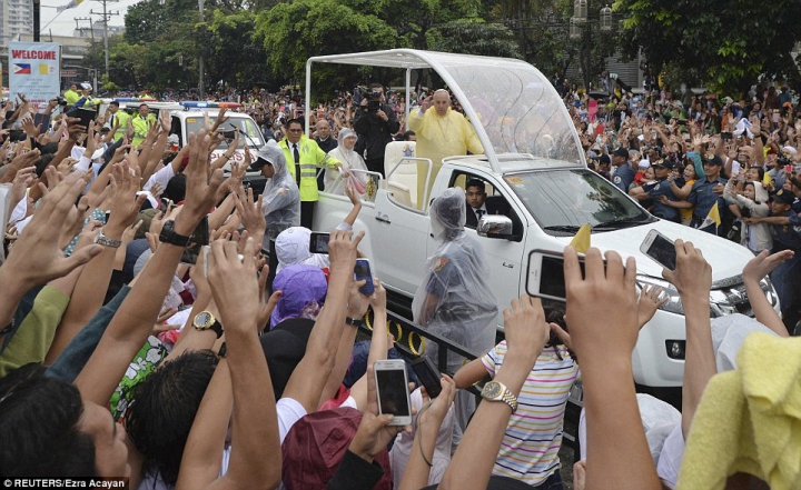 Număr RECORD de credincioşi la o slujbă oficiată de Suveranul Pontif (GALERIE FOTO)