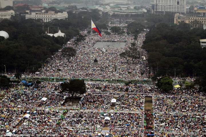 Număr RECORD de credincioşi la o slujbă oficiată de Suveranul Pontif (GALERIE FOTO)