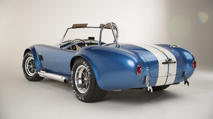 Legendarul musclecar american, Shelby Cobra 427, primește o ediție aniversară (FOTO)