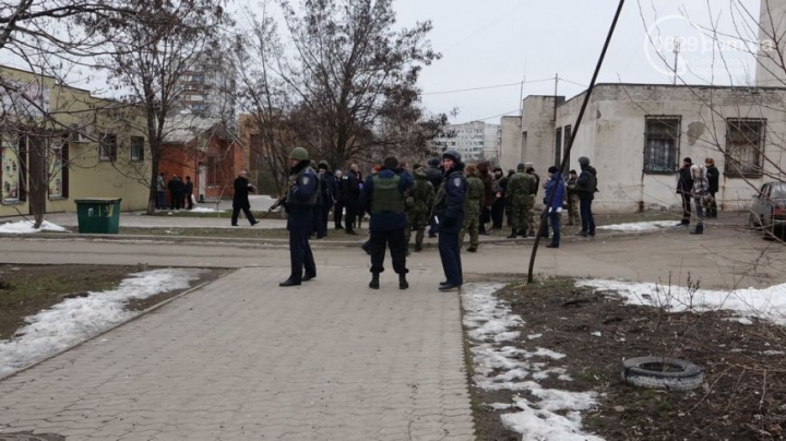 FOTOREPORT: Atacul din Mariupol le-a schimbat definitiv viaţa unor ucraineni