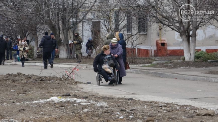 FOTOREPORT: Atacul din Mariupol le-a schimbat definitiv viaţa unor ucraineni