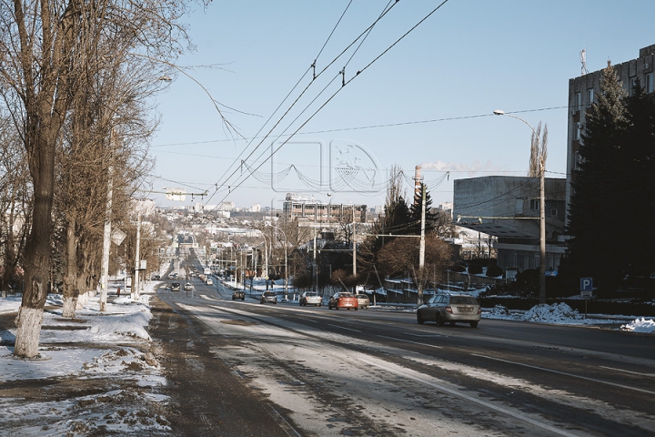 Bate vântul prin Chișinău! Cât de pustii au fost străzile capitalei de Crăciun pe stil vechi (FOTO)