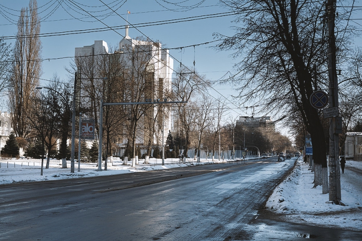 Bate vântul prin Chișinău! Cât de pustii au fost străzile capitalei de Crăciun pe stil vechi (FOTO)