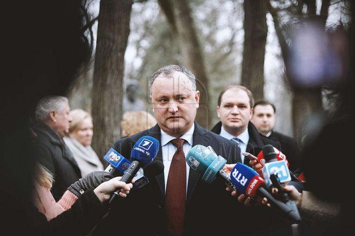 Mihai Eminescu, omagiat. Ce spun Voronin şi Dodon despre o poezie a poetului