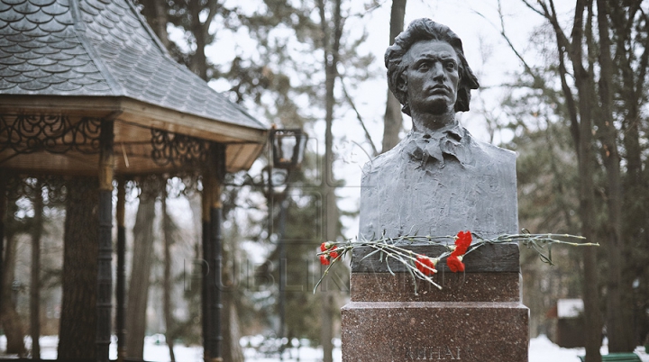 Mihai Eminescu, omagiat. Ce spun Voronin şi Dodon despre o poezie a poetului