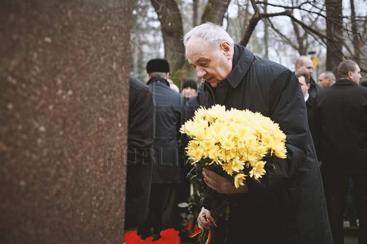 Mihai Eminescu, omagiat. Ce spun Voronin şi Dodon despre o poezie a poetului