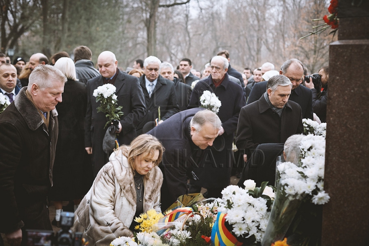 Mihai Eminescu, omagiat. Ce spun Voronin şi Dodon despre o poezie a poetului