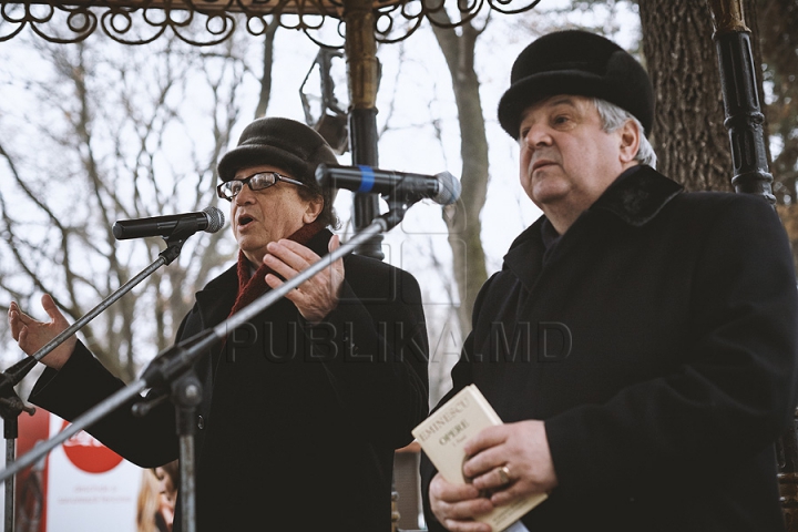 Mihai Eminescu, omagiat. Ce spun Voronin şi Dodon despre o poezie a poetului