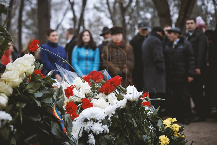 Mihai Eminescu, omagiat. Ce spun Voronin şi Dodon despre o poezie a poetului