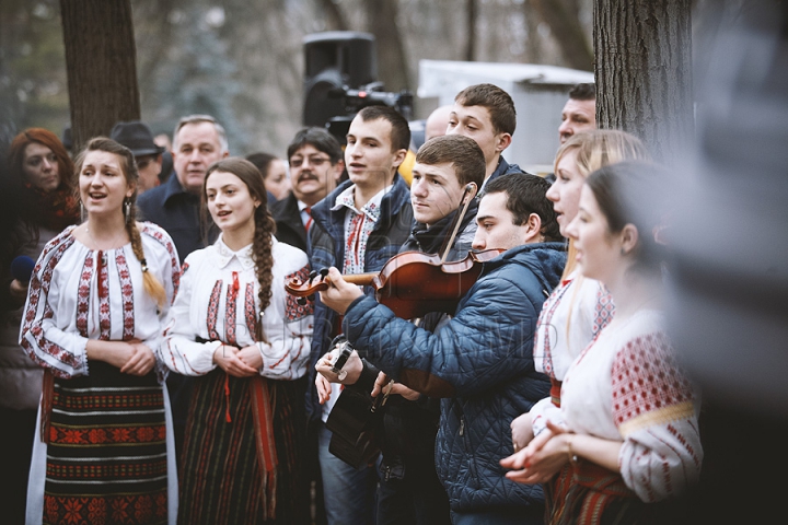 Mihai Eminescu, omagiat. Ce spun Voronin şi Dodon despre o poezie a poetului