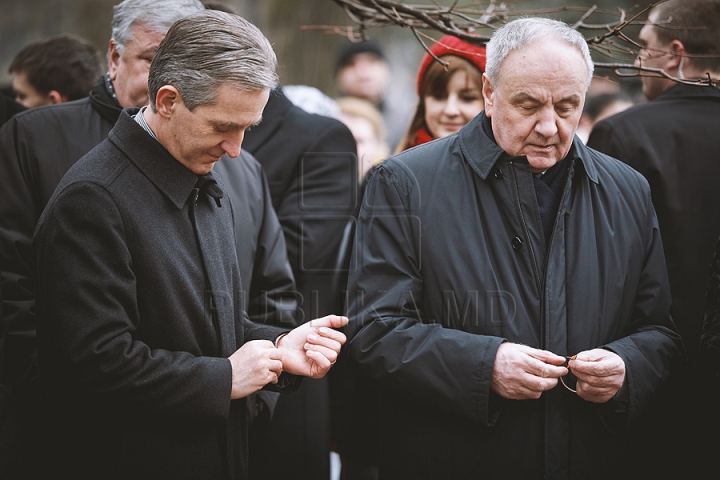 Mihai Eminescu, omagiat. Ce spun Voronin şi Dodon despre o poezie a poetului