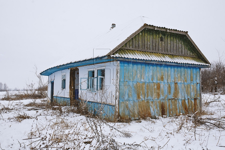 SAT FANTOMĂ în nordul Moldovei. Fotografii apocaliptice din localitatea fără niciun suflet de om