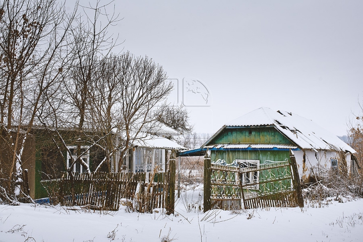 SAT FANTOMĂ în nordul Moldovei. Fotografii apocaliptice din localitatea fără niciun suflet de om