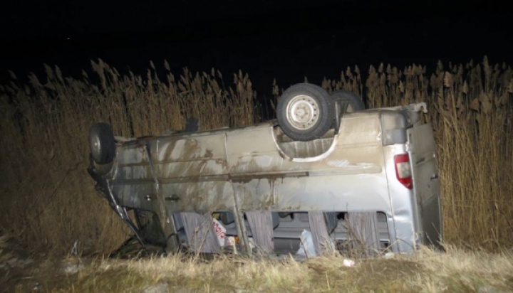 Accident rutier GRAV la Teleneşti! Douăsprezece persoane au fost transportate la spital (FOTO)