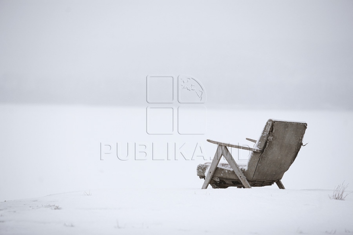 FOTOGRAFII IMPRESIONANTE cu zăpada care a acoperit capitala în ajun de Crăciun