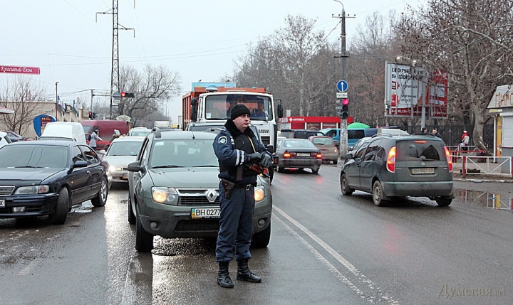 Cine sunt bărbaţii reţinuţi la Odesa pentru deținere ilegală de obiecte explozibile (VIDEO)