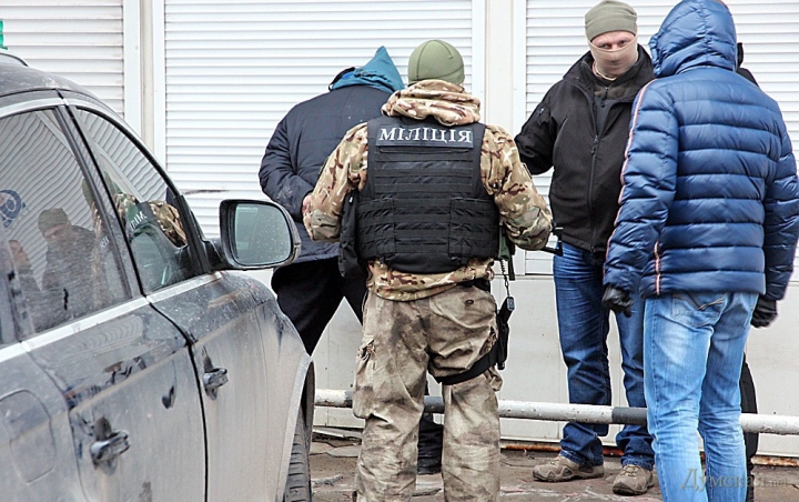 Cine sunt bărbaţii reţinuţi la Odesa pentru deținere ilegală de obiecte explozibile (VIDEO)