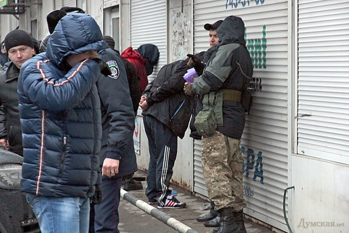 Cine sunt bărbaţii reţinuţi la Odesa pentru deținere ilegală de obiecte explozibile (VIDEO)