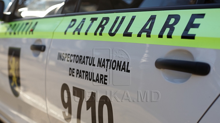 Ce au descoperit polițiștii în două mașini. Șoferii nu au avut explicații convingătoare (FOTO)