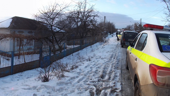 CRIMĂ ORIBILĂ la Făleşti: Un bărbat a fost ucis cu cruzime în ajun de Crăciun (FOTO)