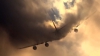 Cel mai mare avion de pasageri din lume taie un nor în plină viteză (VIDEO)