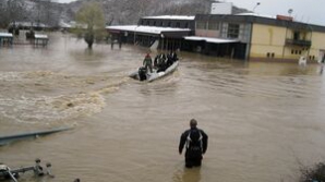 Vreme EXTREMĂ pe continentul american. Sute de oameni au fost evacuaţi 