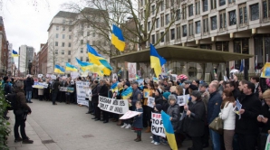 Proteste în faţa Ambasadei Rusiei la Kiev. Ce revendică demonstranţii 
