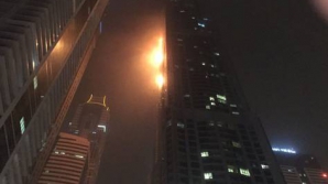 Incendiu devastator într-un zgârie-nori din Dubai. Cel puțin 10 etaje au fost afectate de flăcări