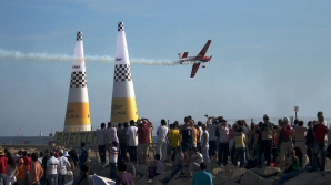 Spectacol total la Cupa Mondială de Air Race. Participanţii au atins viteze de până la 370 km/h